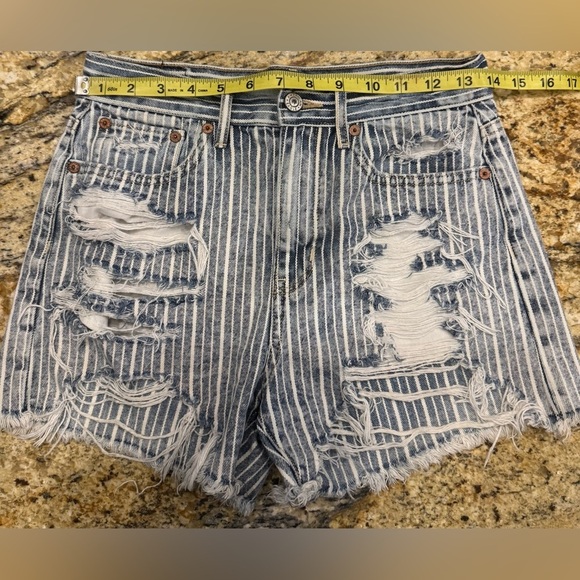 American Eagle Boyfriend Pinstripe Stripes Distressed Denim Shorts Size 00 - Picture 5 of 7